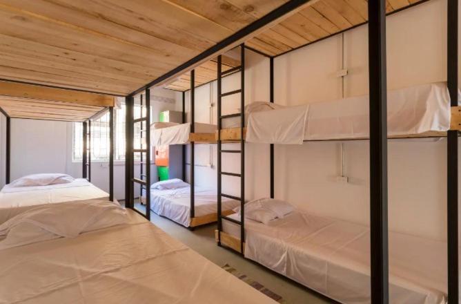 Gaston Coliving Hostel Меделин Екстериор снимка