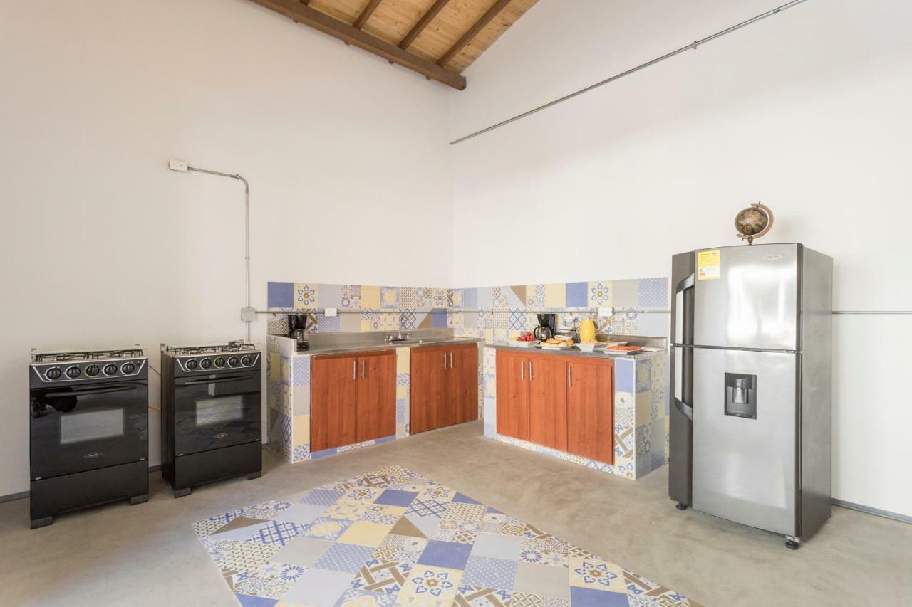 Gaston Coliving Hostel Меделин Екстериор снимка