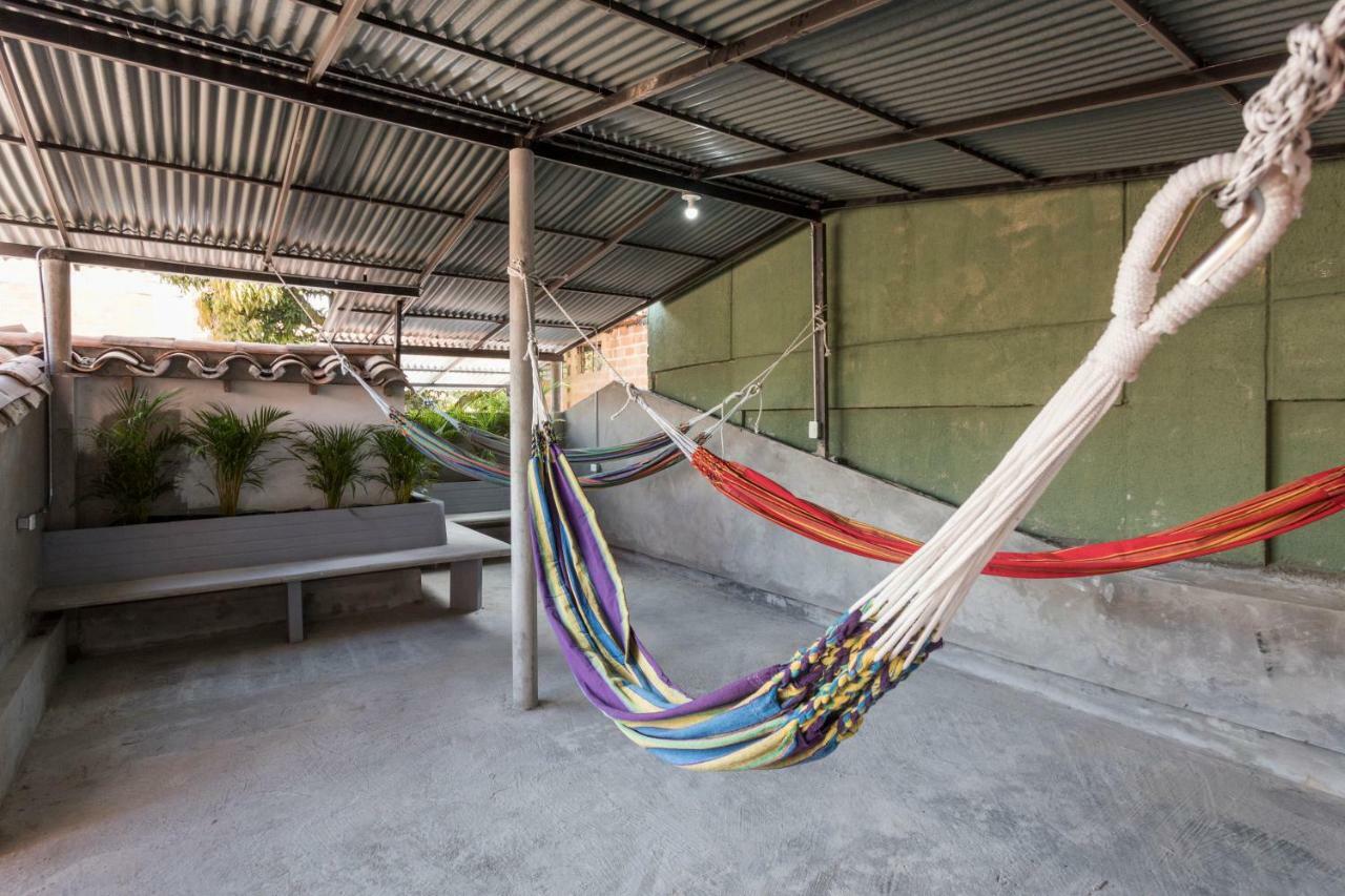 Gaston Coliving Hostel Меделин Екстериор снимка