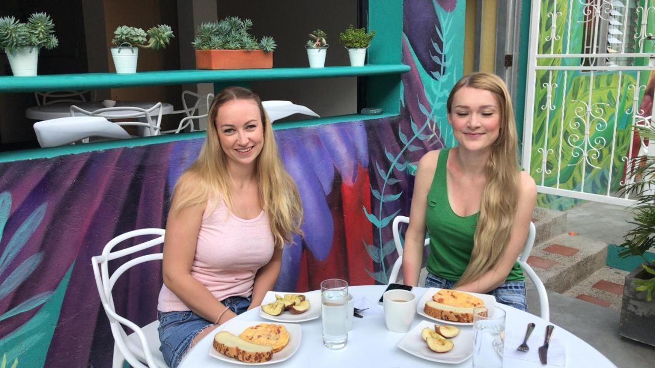 Gaston Coliving Hostel Меделин Екстериор снимка